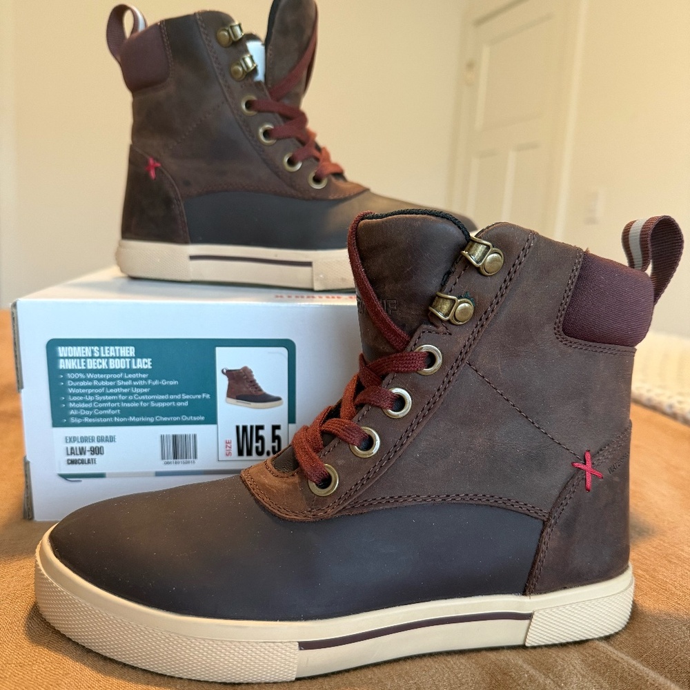 NEW with box Xtratuf Women's Ankle Deck Boot Size 5.5